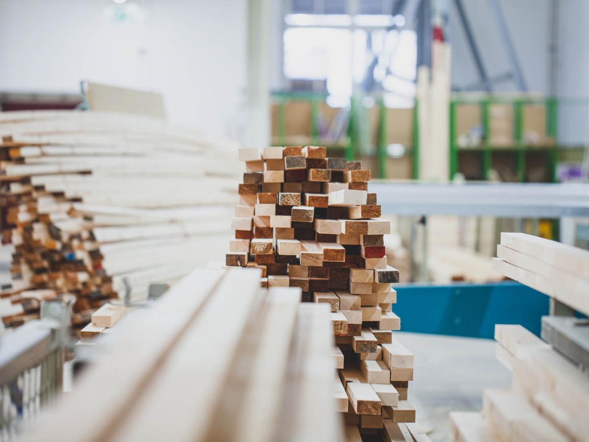 Zirbenholz in der Køje-Werkstatt
