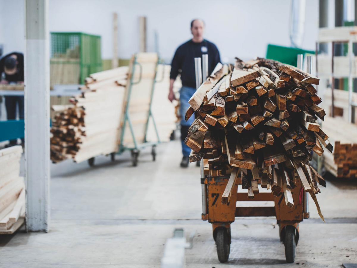 Zirbenholz in unserer Produktion in Bludenz