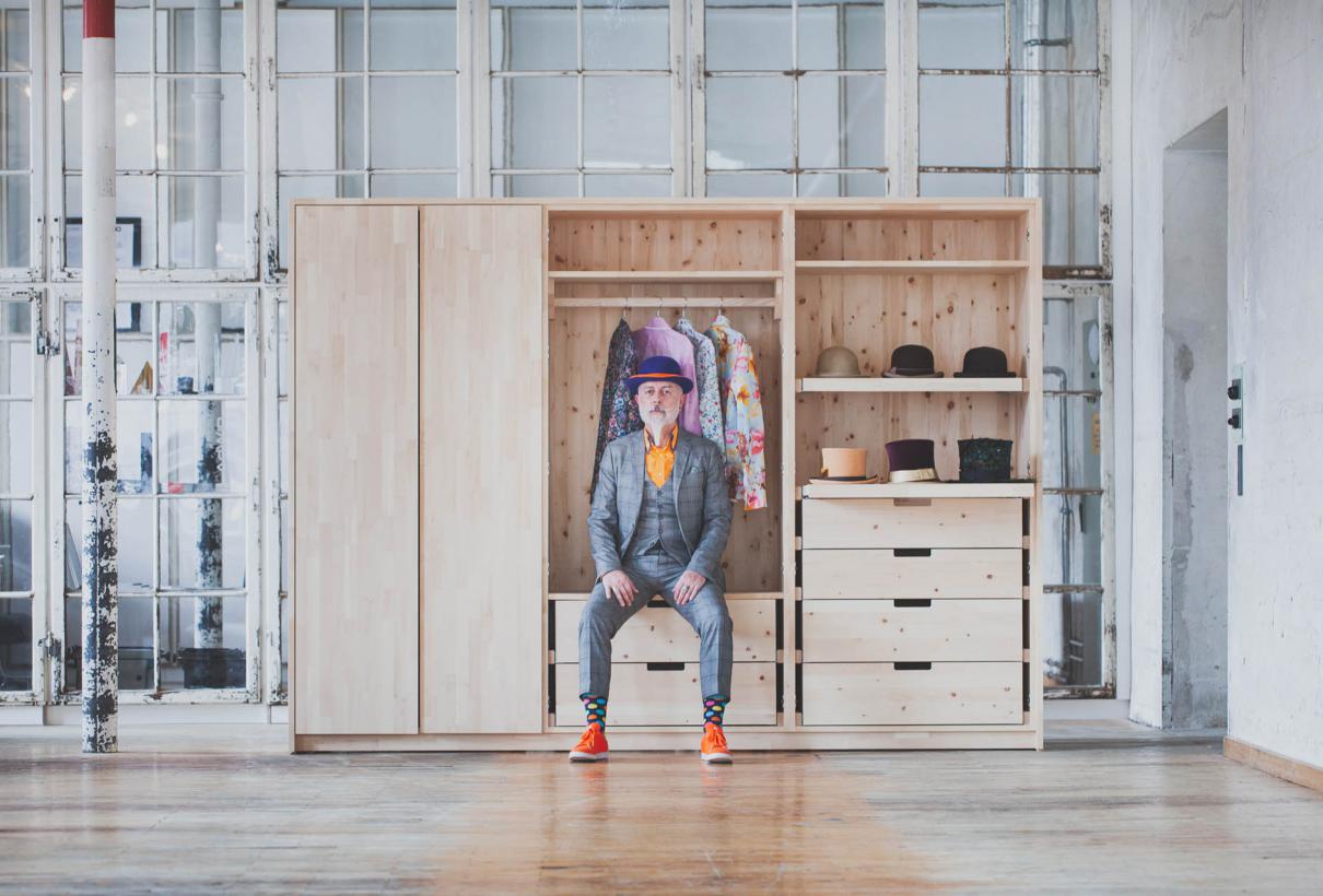 Schrank aus Zirbenholz