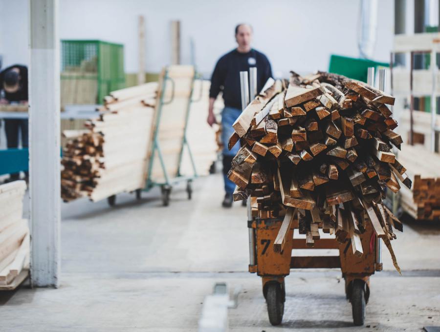 Zirbenholz in unserer Produktion in Bludenz