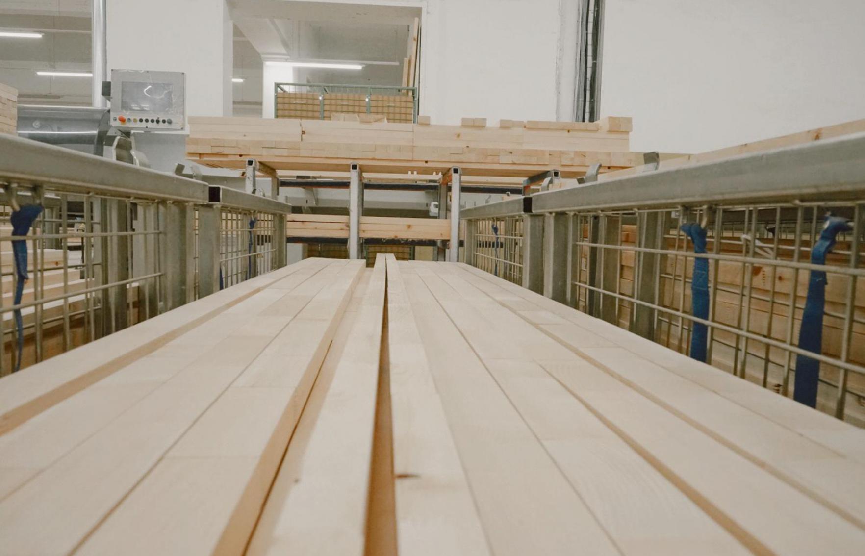 Fertige Latten aus Zirbenholz